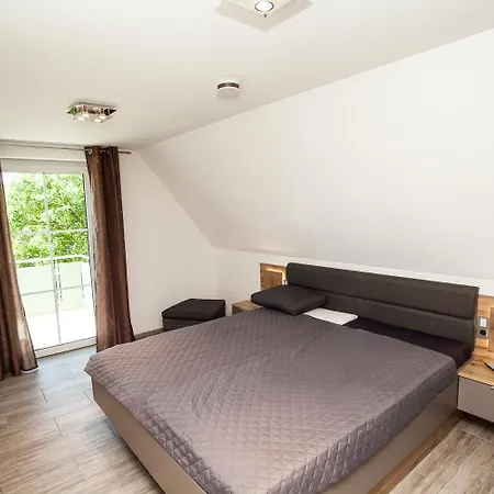Holiday home Traumferienhaus Bergblick Mittelndorf, Bis Zu 8 Personen, Sauna, Grill