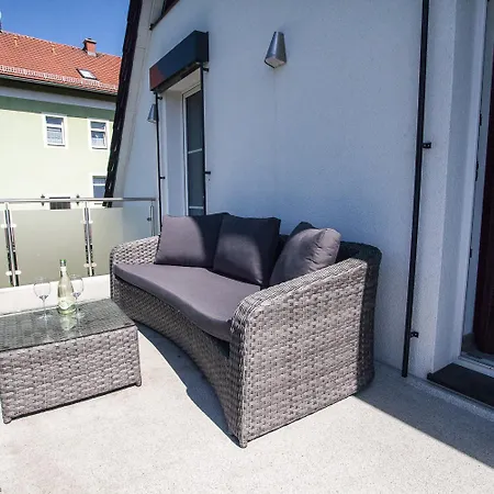 Traumferienhaus Bergblick Mittelndorf, Bis Zu 8 Personen, Sauna, Grill